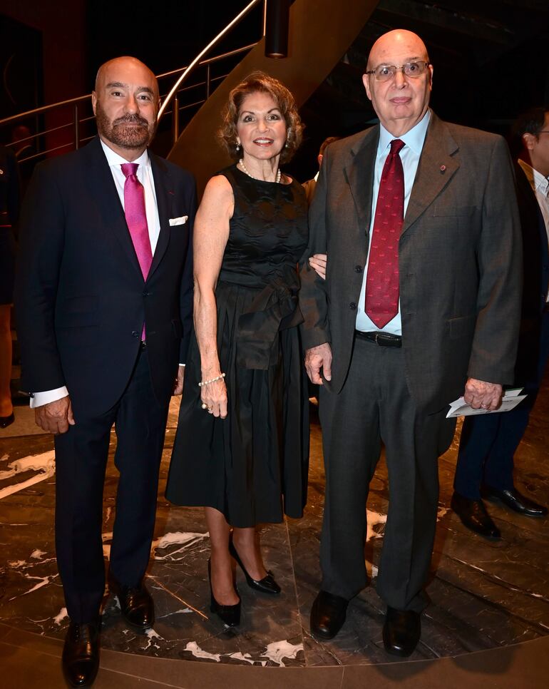 El embajador de Francia Pierre Christian Soccoja, Margarita Morselli y el Dr. Claudio Di Martino.