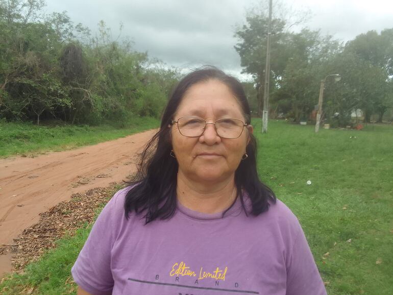 La pobladora de la compañia Costa Barrero, Teresa Sanabria pide al MOPC que trabaje más por el mejoramiento de las calles