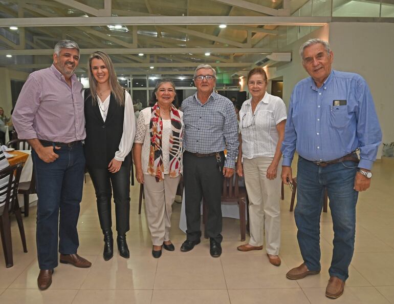 Nevercindo Bairros, Mariza Pizurno, Ana de Silvero, Cayo Silvero, Beatriz Ferreira y Andrew Greenwood.