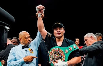 Lester Martínez, ganador del título interino de peso supermediano del Consejo Mundial de Boxeo (CMB).