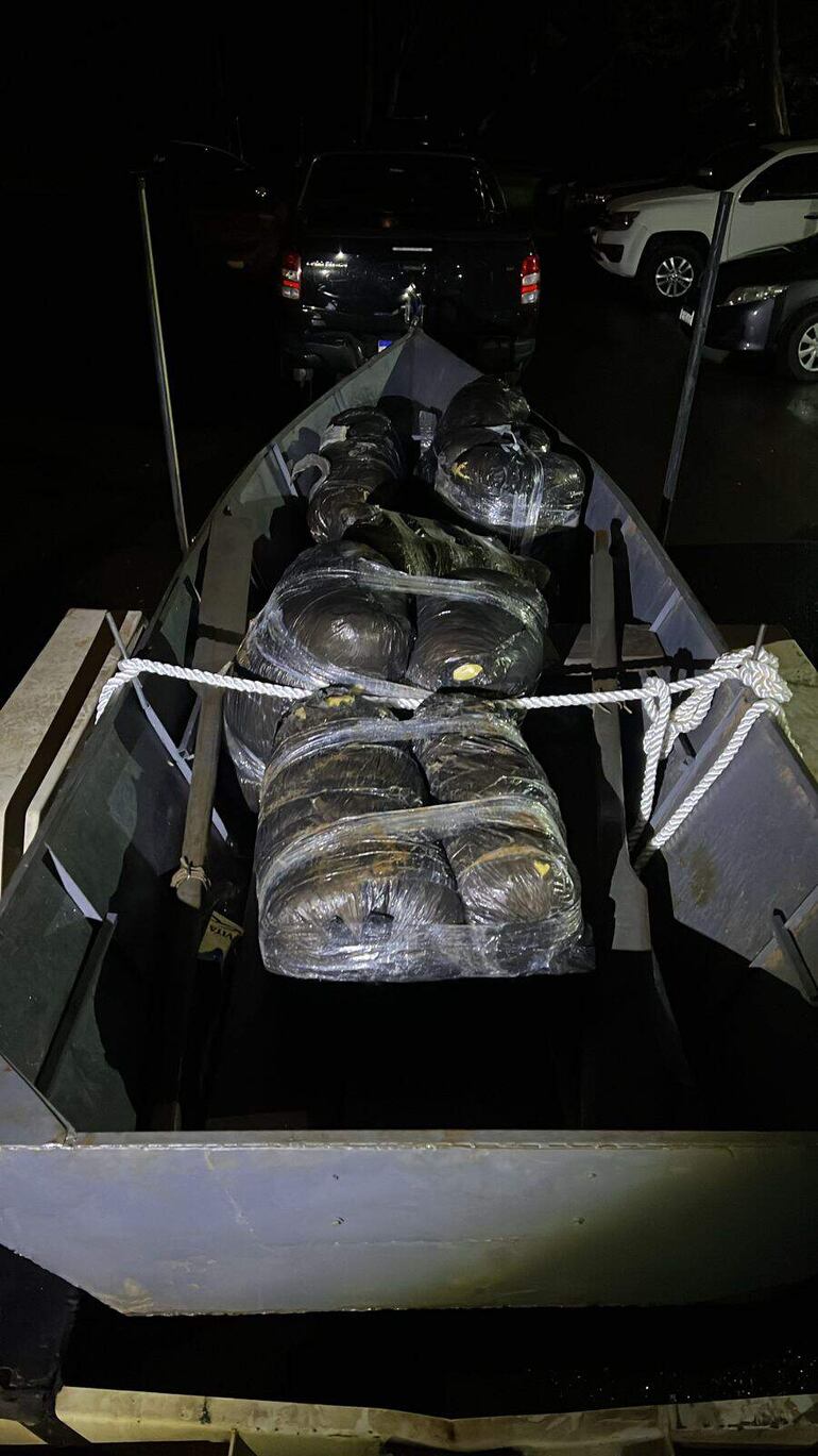 Parte de la droga decomisada anoche en el lado brasileño.