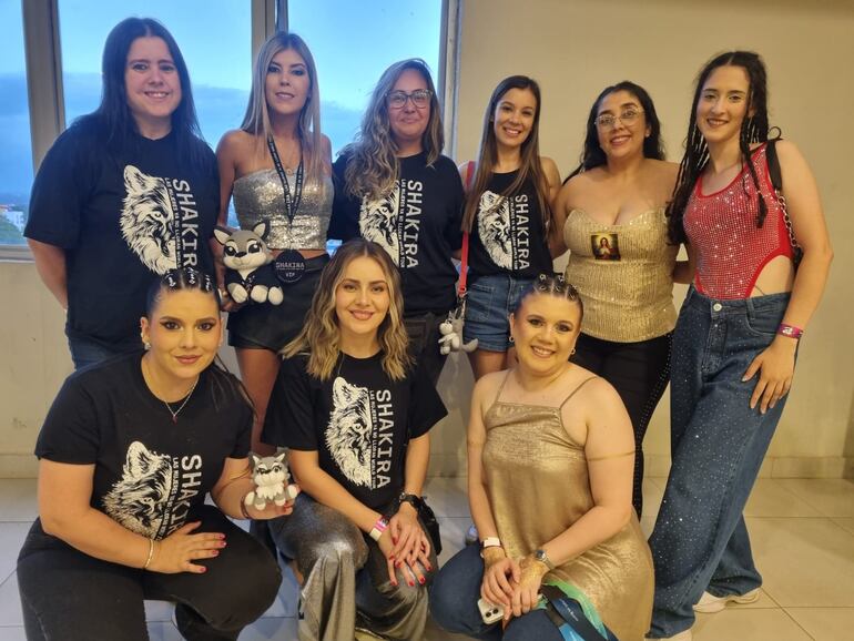 Fans de Shakira que participaron en la caminata.