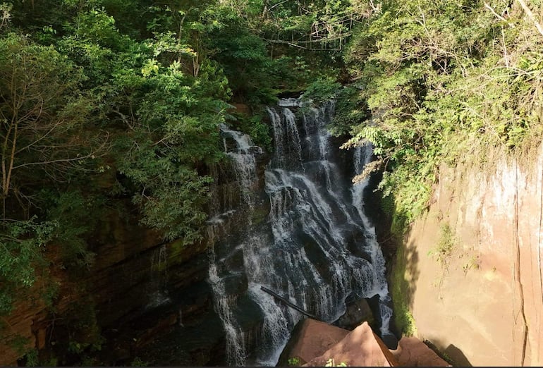El Salto Vencejo es un atractivo natural de Chacurrú Ecoturismo, en Pedro Juan Caballero.