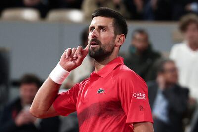 Novak Djokovic remonta la adversidad y acrecienta su leyenda.