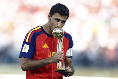 El centrocampista de España Rodrigo Hernández, elegido el mejor jugador del torneo, destacó el valor de ganar “el título más difícil”.