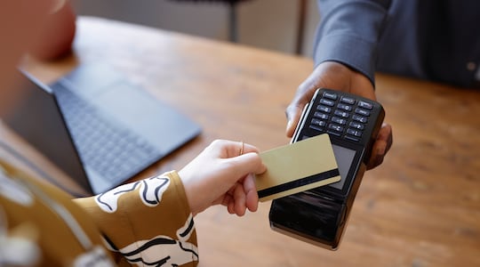 Pago en un pos con tarjeta de crédito