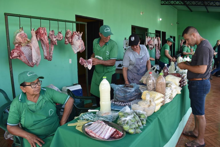 Los feriantes manifestaron que algunos productos terminaron muy temprano en este primer día de la feria 