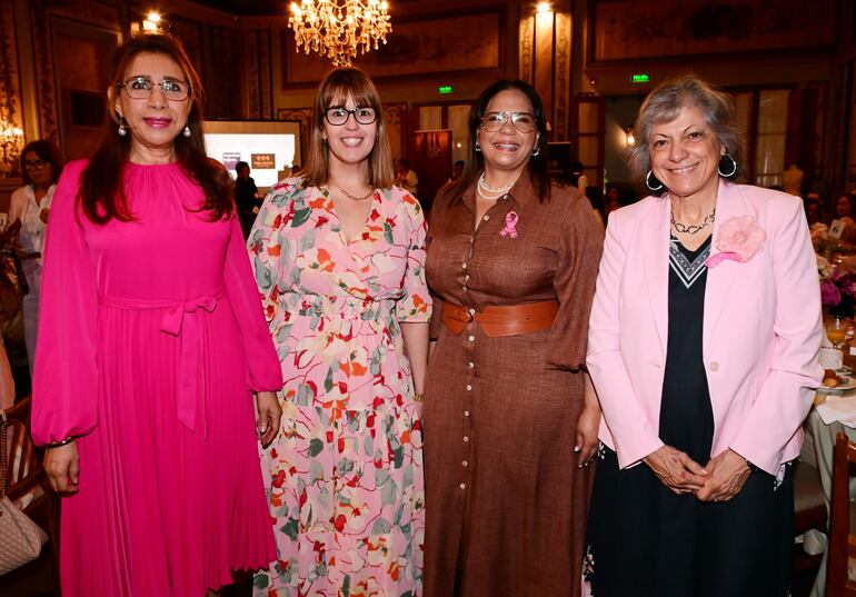 Lucy Arraya, Cecilia Lima, Ana Helena y María Lupinacci.