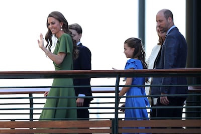 Kate Middleton y el príncipe William llegaron con sus hijos Charlotte y George a la final del torneo de Wimbledon. (Henry NICHOLLS / AFP) 