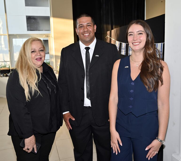 Nancy Jara, Alejandro Morel y Sofía Schuartzman.