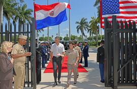 El presidente Santiago Peña y la comandante del Comando Sur de Estados Unidos, Laura Richardson en la sede del Comando Sur en Miami