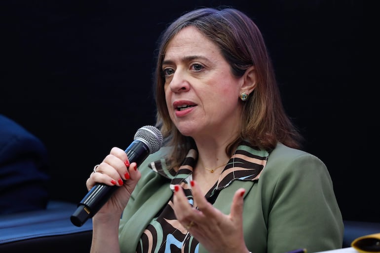 La secretaria de Estado de Comercio del Gobierno de España, Amparo López, habla durante el dialogo estratégico Mercosur y la Construcción de Alianzas en el Nuevo Orden Geopolíticotico este miércoles, en Asunción (Paraguay).