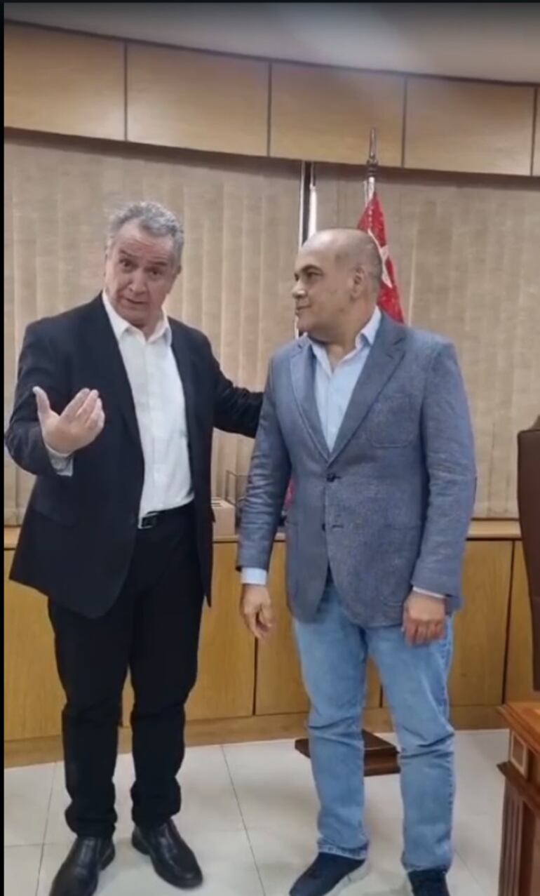 Venancio Diaz Escobar, tras lograr suspender elecciones, hace intenso lobby con referentes del cartismo.