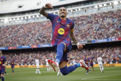 BARCELONA, 15/03/2026.- El delantero brasileño del FC Barcelona Raphinha celebra tras anotar el 1-0 durante el partido de LaLiga entre el Barcelona y el Sevilla disputado en el Camp Nou en Barcelona, este domingo. EFE/ Alberto Estevez