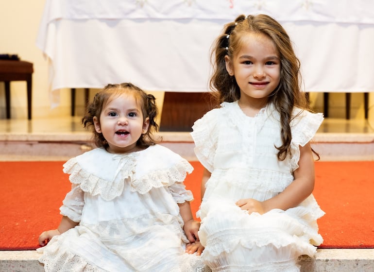 ¡Pura ternura! Las hermanitas Sienna y Verona Scavone Viedma. (Instagram/Emma Viedma)