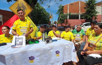 Miembros de la Asociación de Vecinos Autoconvocados, durante la conferencia de esta mañana.