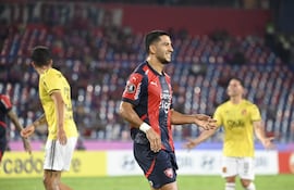 Cecilio Domínguez, jugador de Cerro Porteño, lamenta el penal errado en el partido frente a Melgar por la ida de la Fase 3 de la Copa Libertadores 2025 en el estadio La Nueva Olla, en Asunción, Paraguay.
