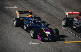Gran desempeño del joven piloto paraguayo Mateo Valente en el circuito de Mugello, en Italia.