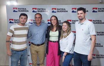 Jazmín Galeano(c), concejala de Asunción, se suma a la bancada de Patria Querida.