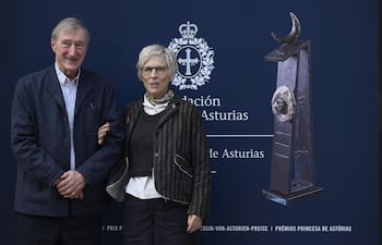 OVIEDO. El novelista inglés Julian Barnes (i) en Oviedo para recibir el Premio Princesa de Asturias 2026 de las Letras. La ceremonia será este viernes en el Teatro Campoamor de la ciudad. EFE/ Eloy Alonso