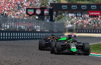 Nuestro compatriota Joshua Duerksen (20) lideró por varias vueltas la carrera principal de ayer.