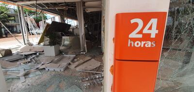 Destrozos por el atraco a la sucursal del banco Itaú en Katuete, Canindeyú.