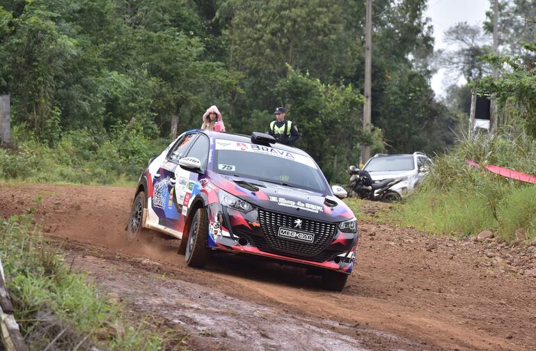 Omar Benítez lidera la general de la tracción simple y la RC4A.