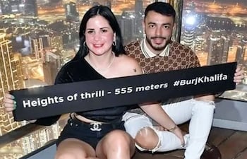Gianina García Troche y Sebastián Enrique Marset en la ciudad de Dubái.