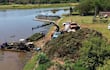 Equipo de retroexcavadoras anfibias y maquinaria liviana, trabajan en el saneamiento del subembalse del Arroyo Poti’y.