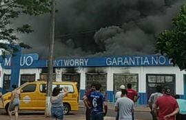Gran incendio en Salto del Guairá.