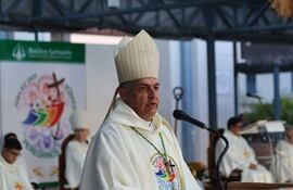 El obispo del Vicariato Apostólico del Chaco, monseñor Gabriel Escobar presidió la misa en el santuario de Caacupé.