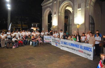 Ciudadanos y funcionarios de Clyfsa se reúnen en Villarrica para reclamar contra deuda impuesta a la empresa.