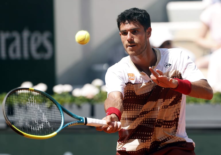 El tenista paraguayo Adolfo Daniel Vallejo en el partido frente a Moïse Kouamé por la segunda ronda del Roland Garros.