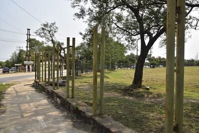 El vallado perimetral del Jardín Botánico está en pésimo estado, en la avenida Artigas y Primer Presidente. La Junta Municipal pide aumentar los sistemas de seguridad en la zona.