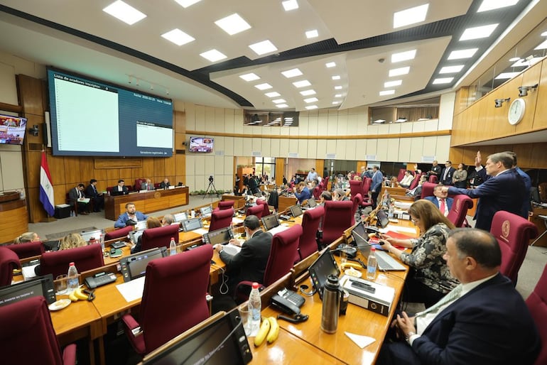 Senadores postergan eliminar su jubilación vip