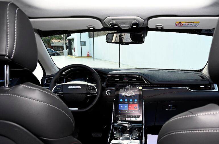 Imponente el interior de la SUV Euniq 6, cargada de tecnología.