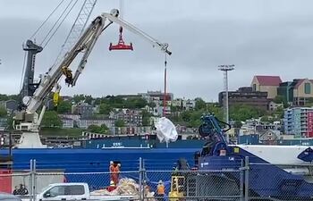 Primeras imágenes de los restos del Titán tras su llegada a Canadá.