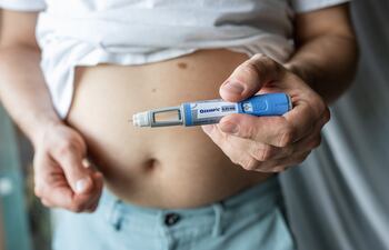 Concepto de obesidad y medicamentos para bajar de peso.