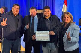 Marcelo Salinas, Alcides Riveros, Mauricio Salinas y su madre la intendenta de Mariano Roque Alonso Carolina Aranda.