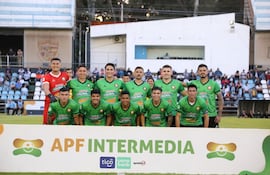 La formación con la que arrancó la noche este martes Rubio Ñu el partido contra Guaireña, en el Parque del Guaira.