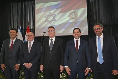 El embajador de Israel Amit Mekel, César Diesel, el canciller de Israel Gideon Sa'ar, Raúl Latorre y Alejandro Rubín.