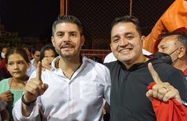 Óscar "Nenecho" Rordíguez (ANR-HC), exintendente, y su sucesor, Luis Bello (ANR-HC).