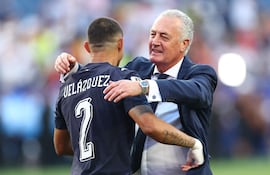 Gustavo Alfaro y Víctor Gustavo Velázquez en la Copa del Mundo Norteamérica 2026. El "Cazador de Utopías" cumple dos años en la Albirroja.