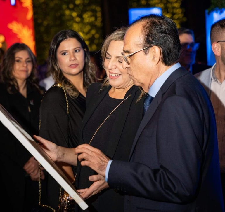 Sergio Pérez, fundador de Datasystems, compartiendo con los invitados.