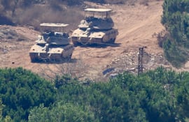 Tanques israelíes en la localidad de Zawtar al Sharqiyah, en el sur de Líbano.