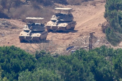 Tanques israelíes en la localidad de Zawtar al Sharqiyah, en el sur de Líbano.