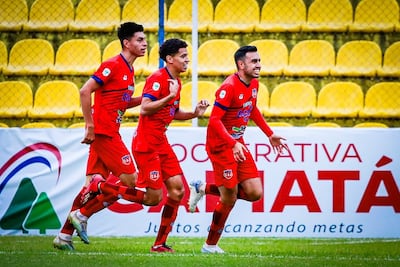 Horacio Lovera celebra el tanto que representó el triunfo agónico de Atlético Juventud sobre Valois Rivarola. (Foto: APF)
