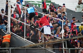 Olimpia Cerro Porteño clásico superclásico incidentes hinchas Defensores del Chaco