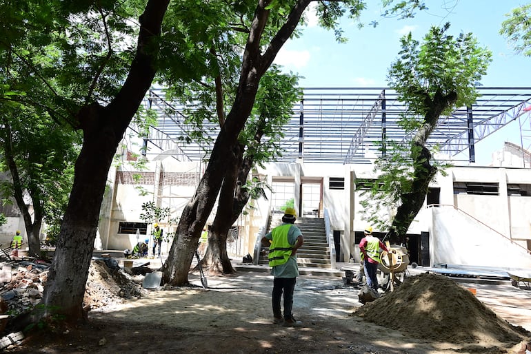 En la entrada del CNC se observa un bloque que apenas con escaso avance.