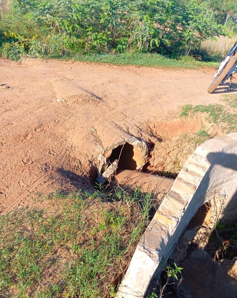 En la compañía Franco Isla, solicitan reparar el sumidero de agua pluvial.